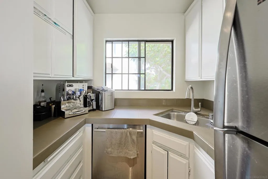 1118 Fresno St 1, San Diego, California 92111 home-pic-14